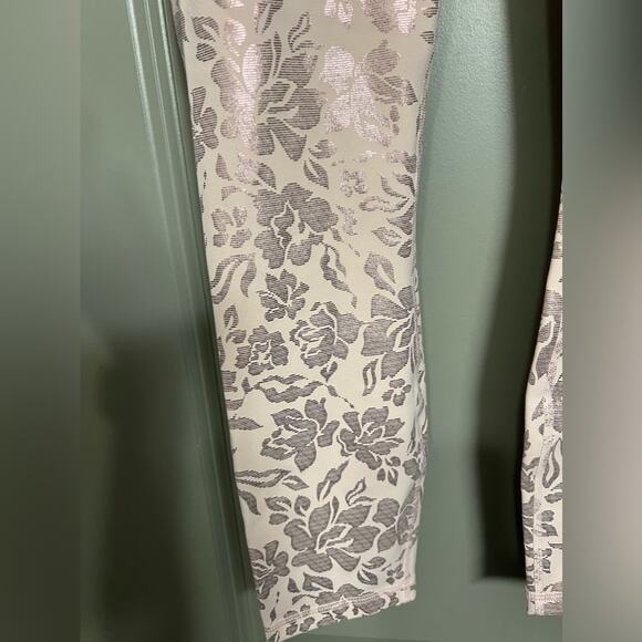 Fabletics Oasis PureLuxe High-Waisted 7/8 Leggings | Pink Floral Foil Design XXS - Picture 2 of 12